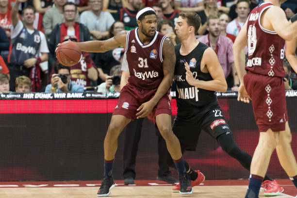 他们通过不 他们通过不