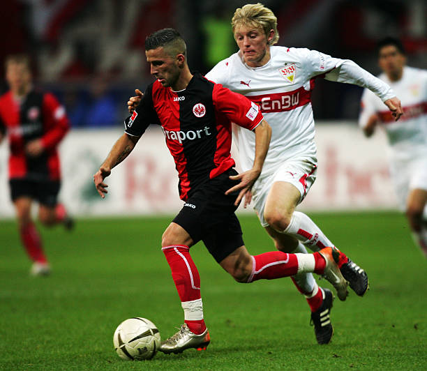 他在持球推 他在持球推