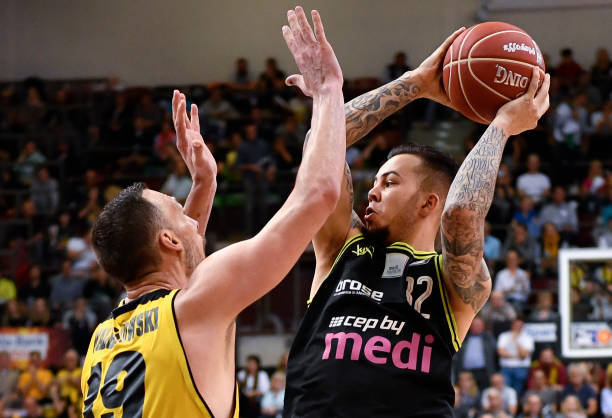 更是丹麦自 更是丹麦自